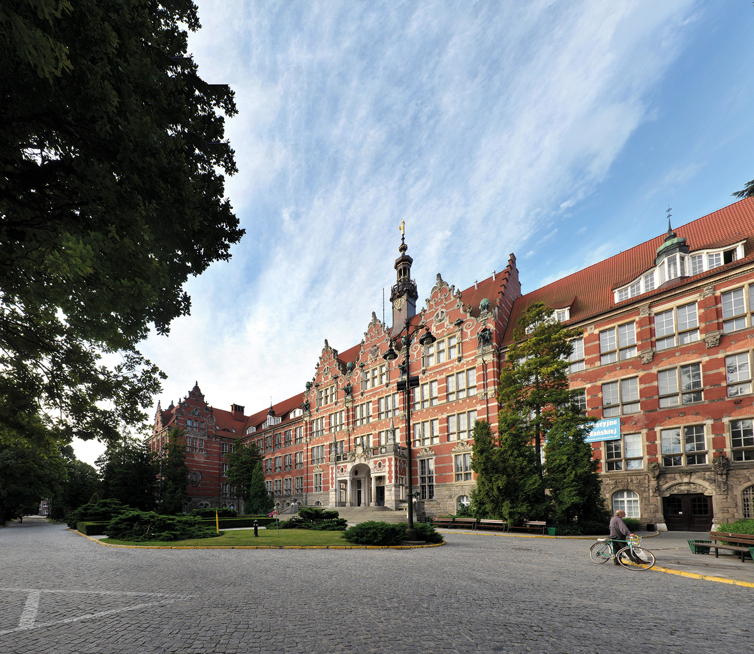 Uni academy. Гданьский Технологический университет, Польша. Политех Гданьск. Гданьский политехнический университет в Гданьске. Гданьский Технологический университет фасад.