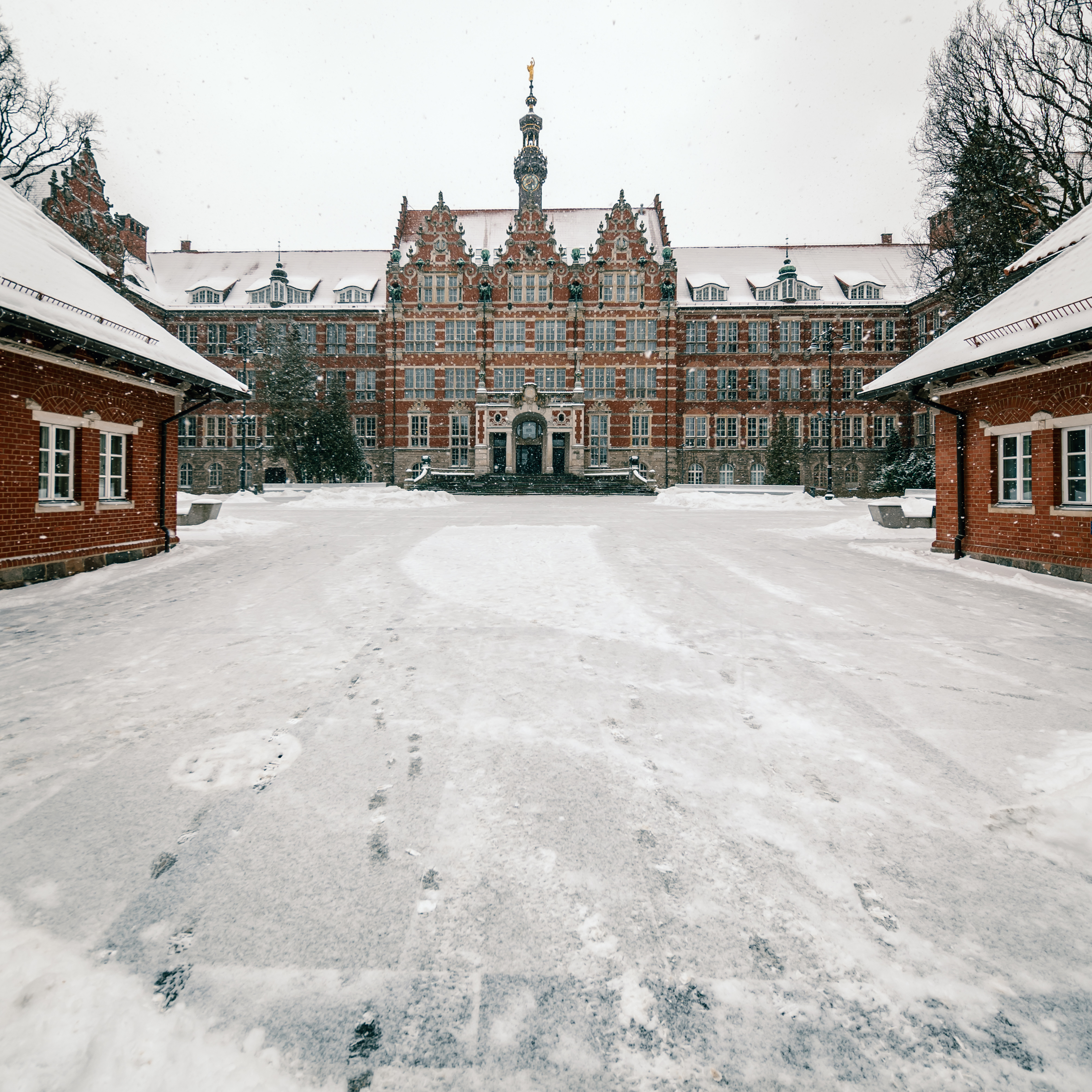 Widok gmachu głównego PG 