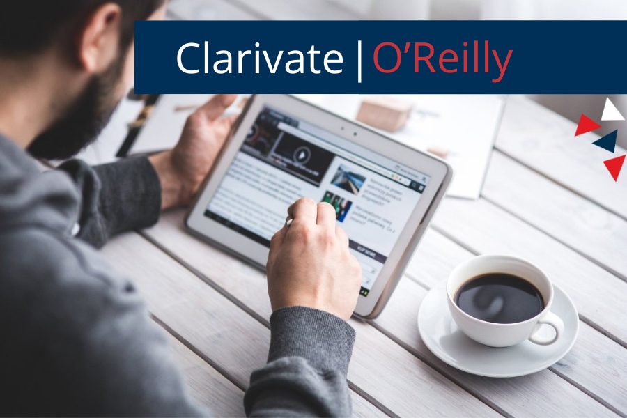 mężczyzna pracujący na tablecie