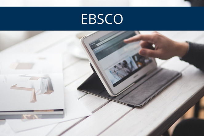 mężczyzna pracujący na tablecie