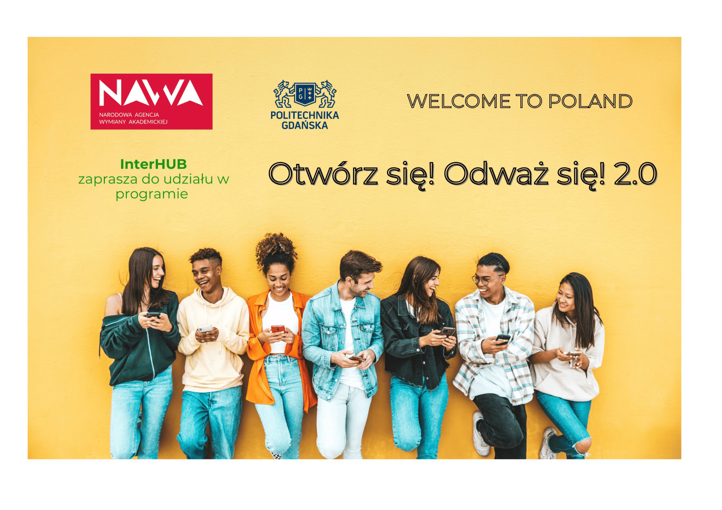 ludzie stojący w rzędzie