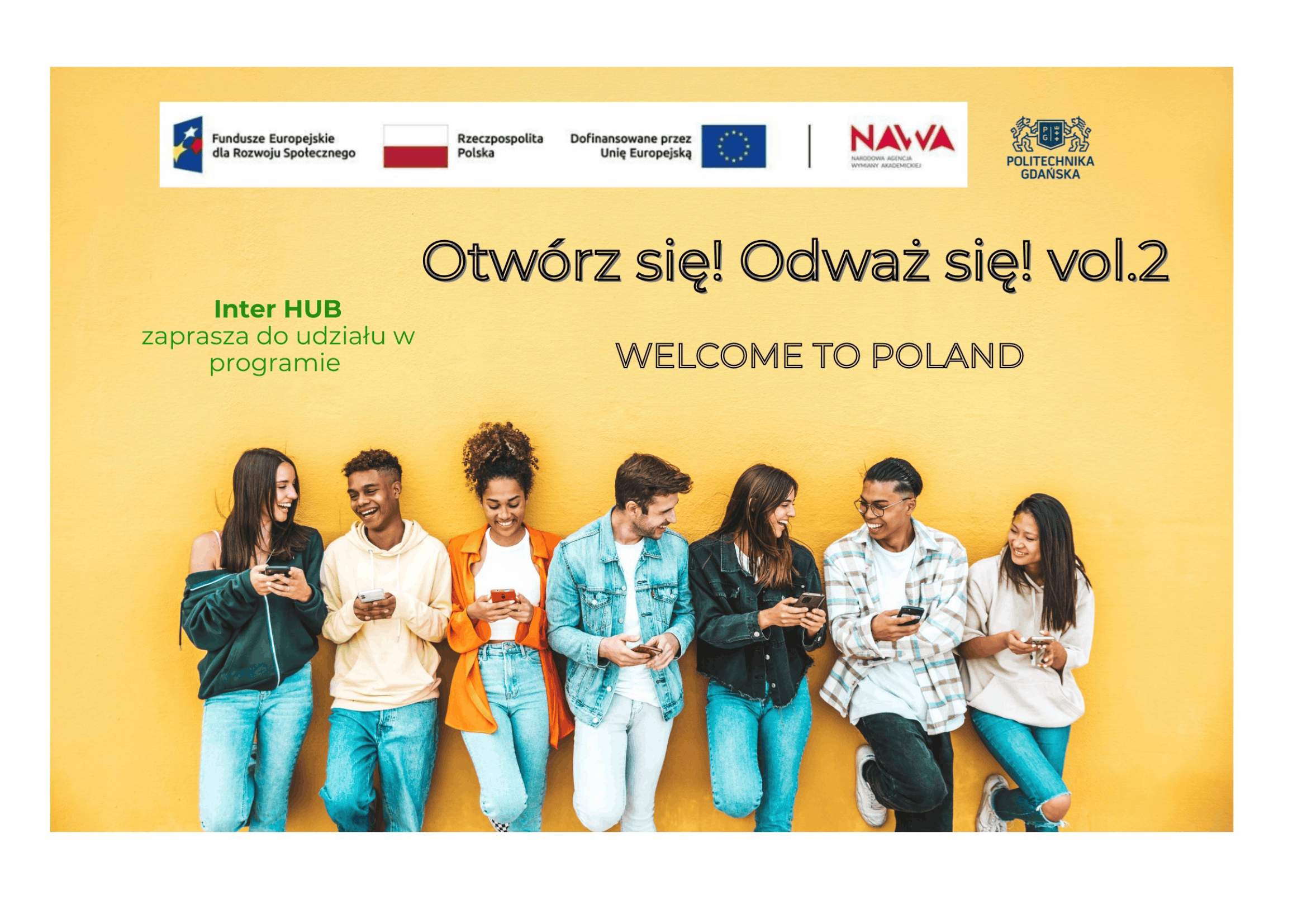 ludzie stojący w rzędzie