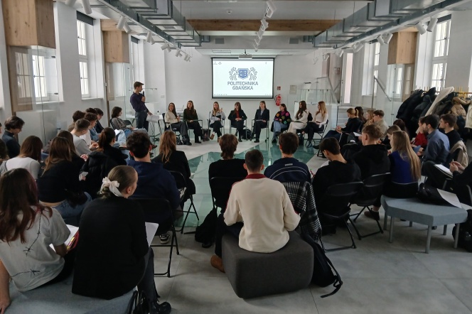 Mini konferencje studentów na temat mieszkalnictwa za Nami