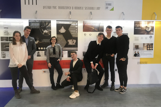 Autorzy nagrodzonych projektów lamp