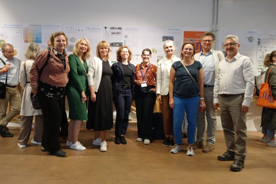 Gdański Zespół projektu TELOS podczas sesji posterowej na konferencji Europejskiej Rady Szkół Architektury Krajobrazu (ECLAS) w dniach 7-10 września 2024 r. na Wydziale Architektury Université Libre de Bruxelles (ULB) w Brukseli