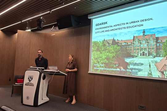 Lecture titled “GDAŃSK – Environmental Aspects in Urban Design, City Life and Architects Education” delivered by Assoc. Prof. Dorota Wojtowicz-Jankowska, PhD Eng. Arch., during her visit to Beirut