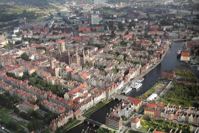 Widok Głównego Miasta w Gdańsku z lotu ptaka