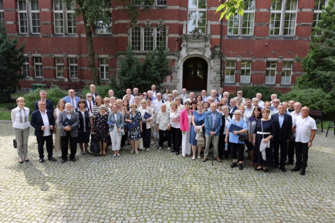 Wspólne zdjęcie Absolwentów rocznika '74