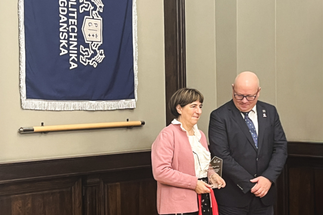 prof. Agnieszka Bartoszek