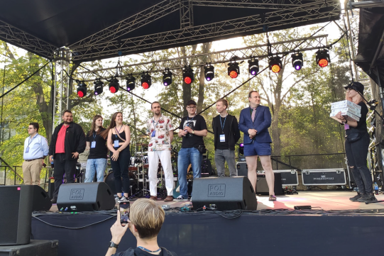 Studenci na scenie teleturnieju