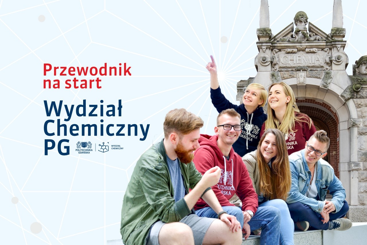grupa studentów przed wjjćiem do Gmachu A