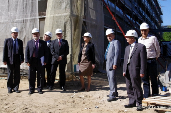 Committee at the LINTE^2 construction site