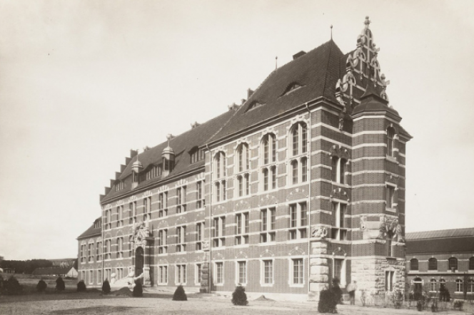 Archive black and white photo of the Faculty building