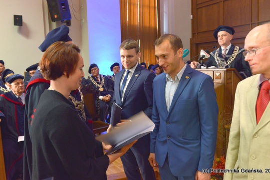 Marcin Skibowski i Robert Przystalski odbierają nagrodę