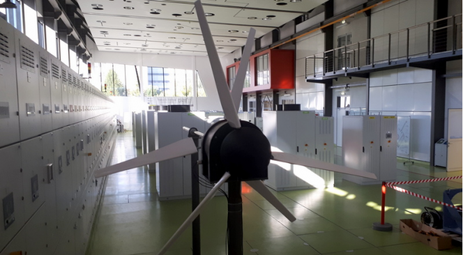 turbina wiatrowa na hali Laboratorium LINTE^2
