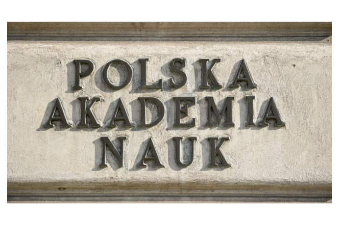 napis "Polska Akademia Nauk"