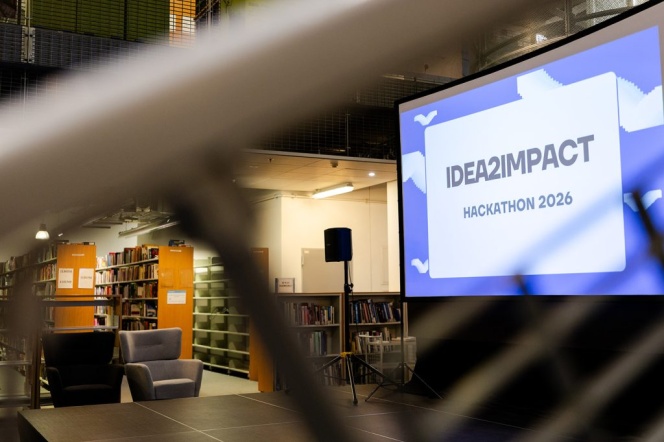 wnętrze biblioteki UG