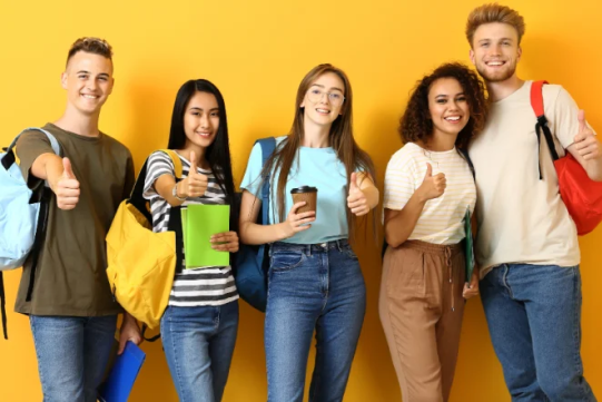 5 studentów