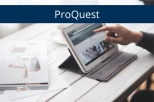 meżczyzna pracujący na tablecie