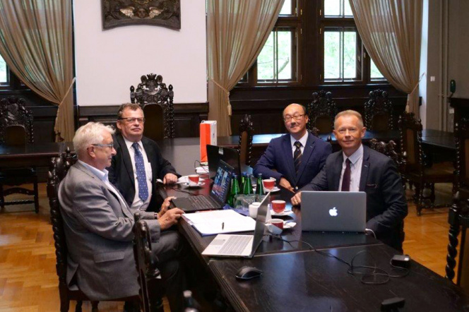 In the photo from the left: prof. Edmund Wittbrodt, Rector's Plenipotentiary for cooperation with the Polish Space Agency, prof. Marek Dzida, Vice-Rector for Education, PhD Xsavier Li-Wen Liao and prof. Marek Moszyński, vice president of the Polish Space Agency. Photo Gdańsk Tech materials.