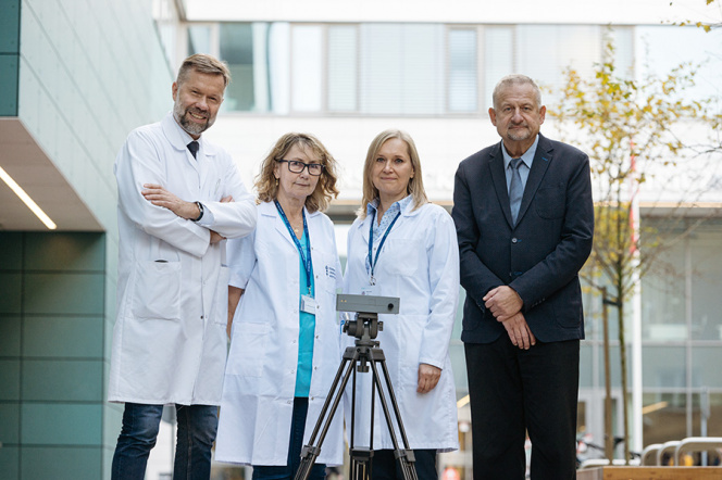 prof. Krzysztof Narkiewicz, piel. lic. Wiesława Kucharska, dr n. med. Beata Graff oraz prof. Andrzej Czyżewski stoją obok siebie 