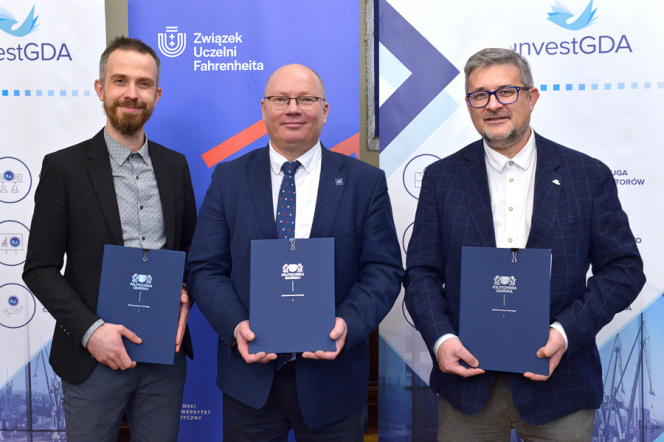 In the picture from the left: Maciej Cieślik, vice president of the board of InvestGDA, prof. Krzysztof Wilde, Gdańsk Tech rector and president of FarU, Marek Ossowski, president of InvestGDA.