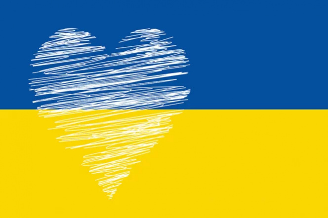 Flaga Ukrainy ze stylizowanym białym sercem