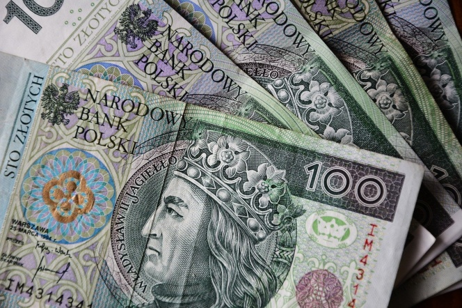 100 PLN banknotes