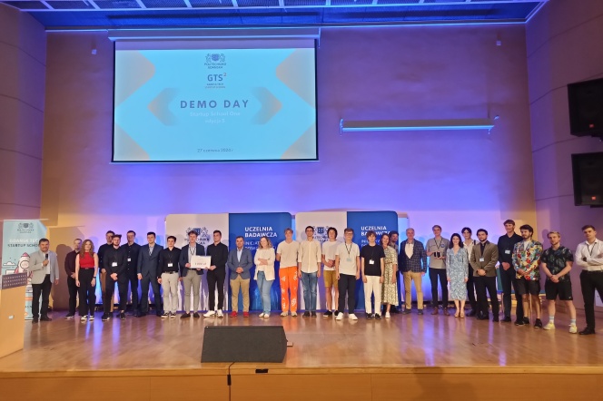 Zespoły startupowe oraz Jury podczas Demo Day Startup School One na Politechnice Gdańskiej 27.06.2024 r.