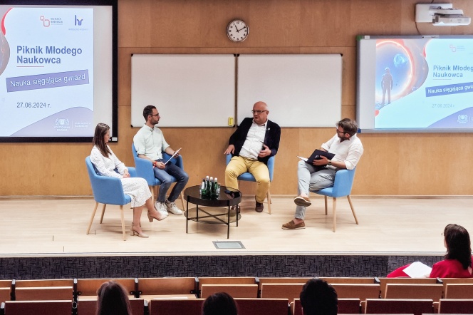 debate of young scientists with the vice-rector Dariusz Mikielewicz, professor