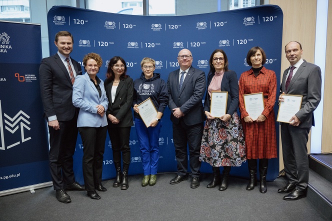 Opening of the Gdańsk University of Technology Eco-Innovation Centre. In the photo from the left: Piotr Grzelak, Vice-President of Gdańsk, Magdalena Czarzyńska-Jachim, President of Sopot, Prof. Ewa Wojciechowska, Dean of the Faculty of Civil and Environmental Engineering, Maria Mrówczyńska, Undersecretary of State in the Ministry of Science and Higher Education, Prof. Krzysztof Wilde, Rector of Gdańsk University of Technology, Prof. Joanna Żukowska, Dean of the FCEE in the years 2020-2024, Małgorzata Winiar