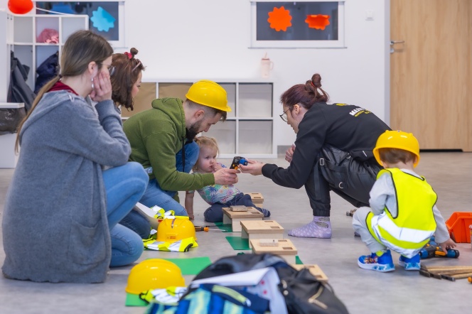 zabawa w majsterkowanie