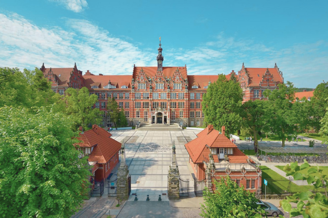 Zdjęcie widok ogólny Gmachu Głównego PG