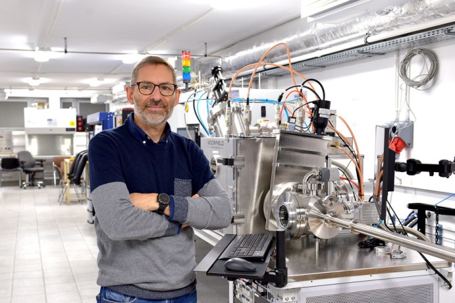 Prof. Robert Bogdanowicz we FutureLAB, laboratorium nowych materiałów, sensorów i systemów bezprzewodowych PG