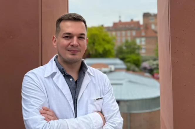 Na zdjęciu mężczyzna