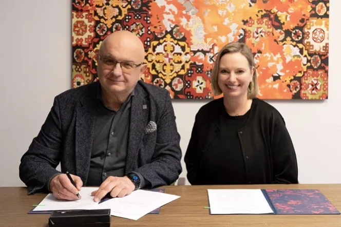 In the photo: Prof. Dariusz Mikielewicz, Vice-Rector for Research, and Magdalena Szuflita-Żurawska, Head of the Scientific Communication and Open Science Section at the Main Library of Gdańsk University of Technology. Photo: Monika Walkowska / Gdańsk University of Technology