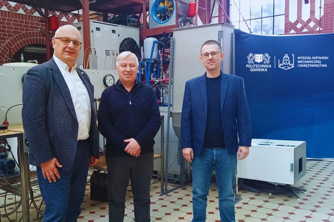 Na zdj. od lewej: prof. Dariusz Mikielewicz, Bogusław Witkowski, prezes APS Group oraz prof. Rafał Andrzejczyk. Fot. APS Group