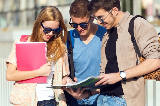 kandydaci na studia z zeszytami