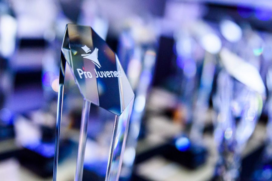 Statuetka Pro Juvenes 