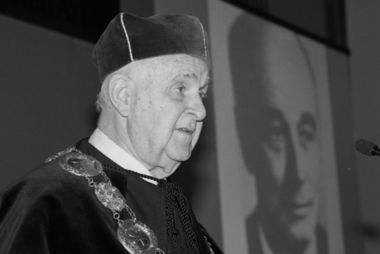 Na zdj. prof. Wacław Szybalski podczas uroczystości nadania tytułu i godności honoris causa Politechniki Gdańskiej
