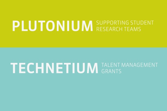 napis Plutonium i Technetium na kolorowym tle 