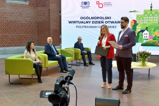 Wirtualny Dzień Otwarty PG - studio telewizyjne na Dziedzińcu Farenheita 
