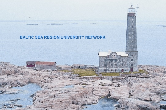 zdjęcie przedstawia latarnię morską. Napis: Baltic Sea Region University Networks