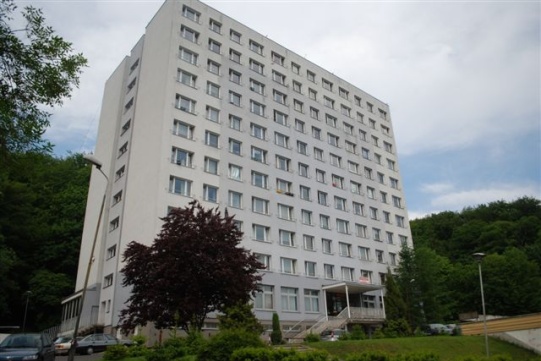 obraz przedstawia budynek domu studenckiego nr 2