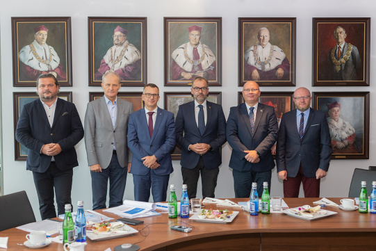 Rektorzy w Sali Senatu UG 