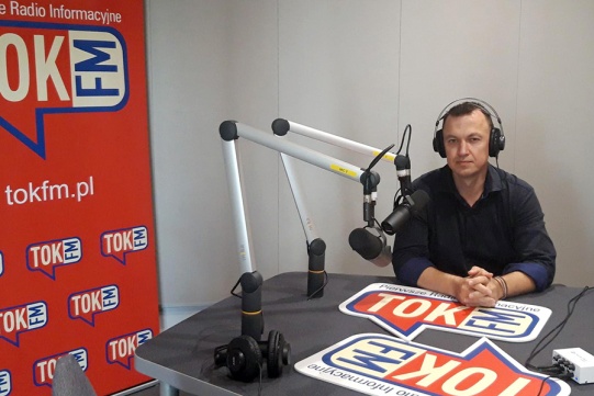 Prof. Łukasz Kulas w studiu radia TOK FM