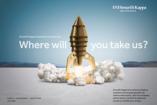 Na zdjęciu widoczna jest startująca rakieta na tle nieba.