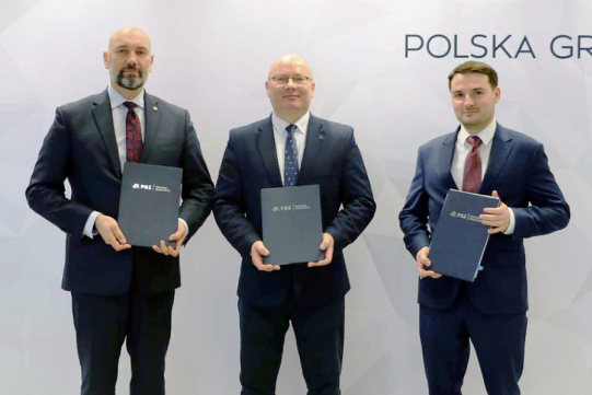 In the photo from the left: Sebastian Chwałek - President of the Management Board of PGZ SA, prof. Krzysztof Wilde, rector of Gdańsk Tech and Jacek Olszewski, representative of PGZ SW. Photo PGZ materials