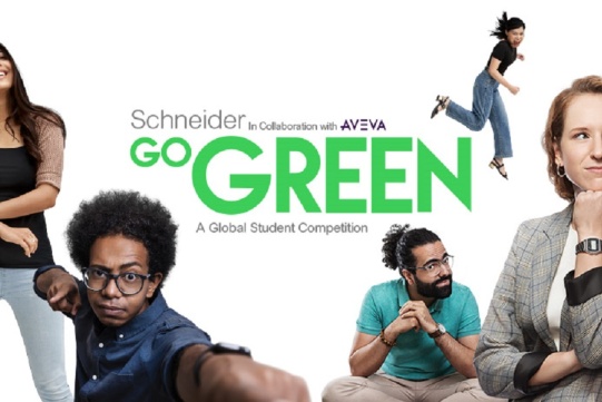 Na zdjęciu znajduje się pięć osób, kobiet i mężczyzn; na środku znajduje się informacja o konkursie.