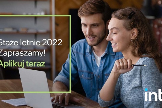 Na zdjęciu znajduje się kobieta i mężczyzna oraz informacja o stażach.